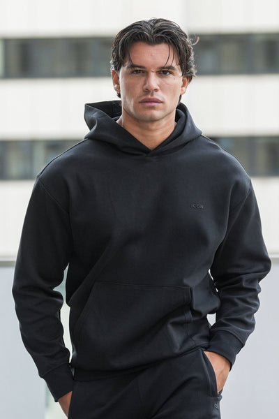 LE PULL À CAPUCHE DÉCONTRACTÉ NOIR