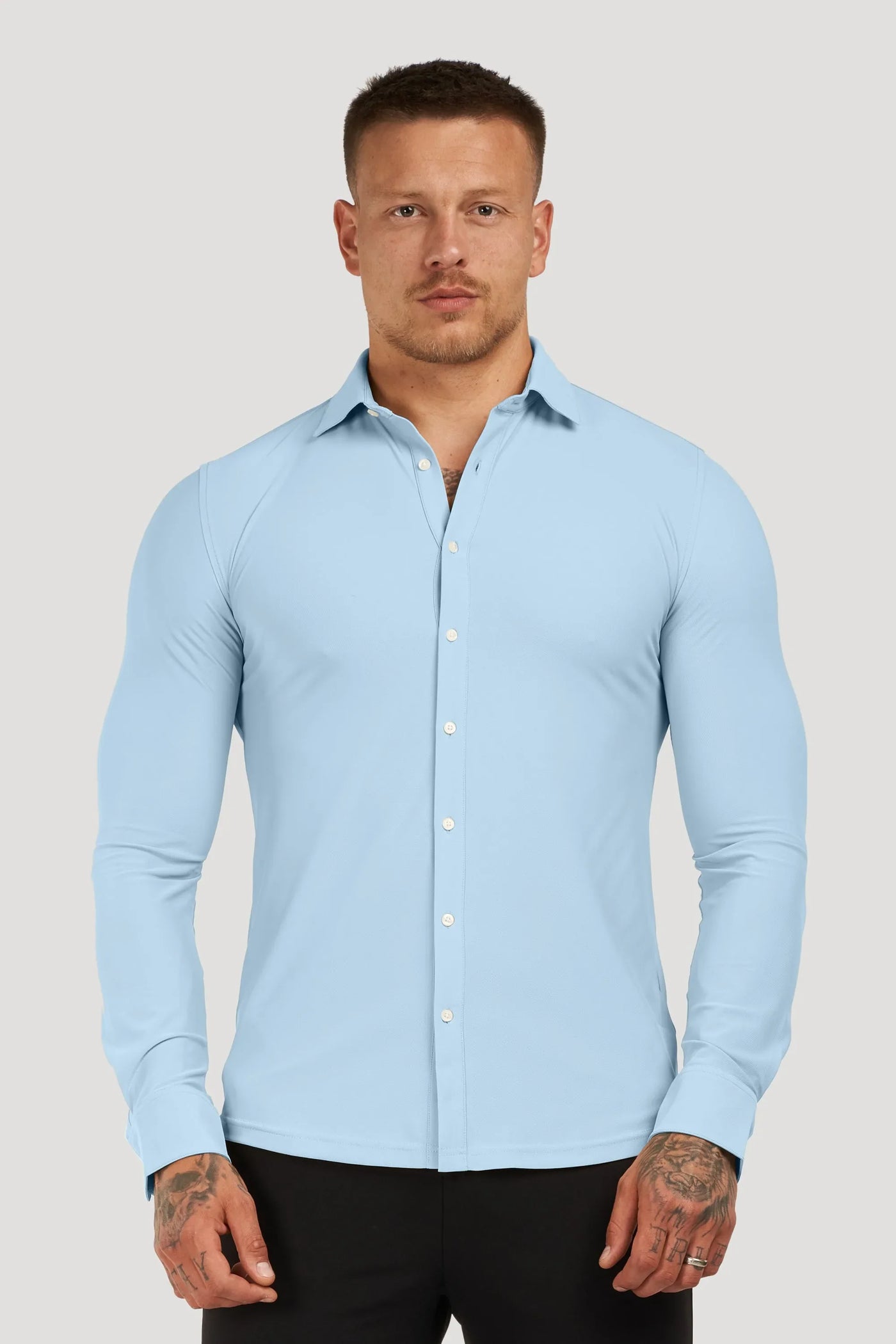 LA CHEMISE ATHLÉTIQUE EN STRETCH BLEU MARINE